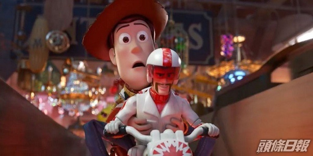 奇洛在《反斗奇兵4》為勁爆公爵配音。